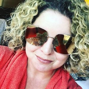 Meet your Posher, Liz